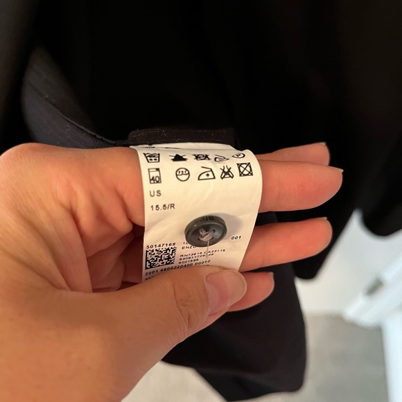 Hugo Boss dress shirt -  15.5R - Picture 2 of 2